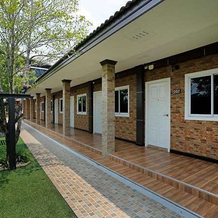 The Vega Resort Chonburi Buitenkant foto