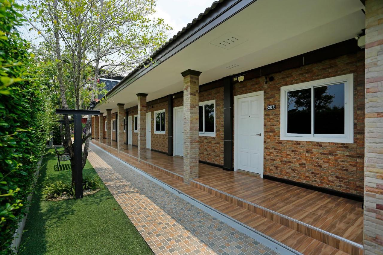 The Vega Resort Chonburi Buitenkant foto