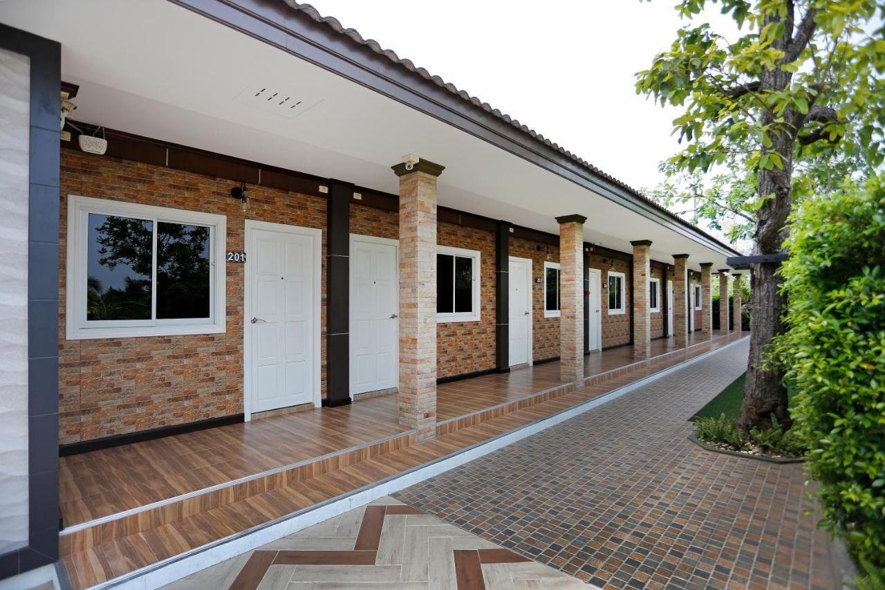The Vega Resort Chonburi Buitenkant foto