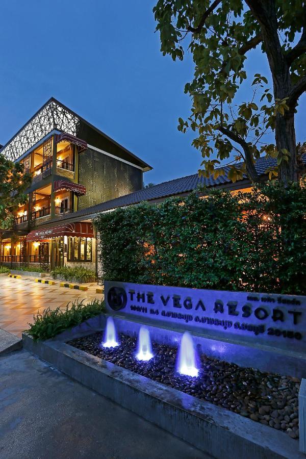 The Vega Resort Chonburi Buitenkant foto